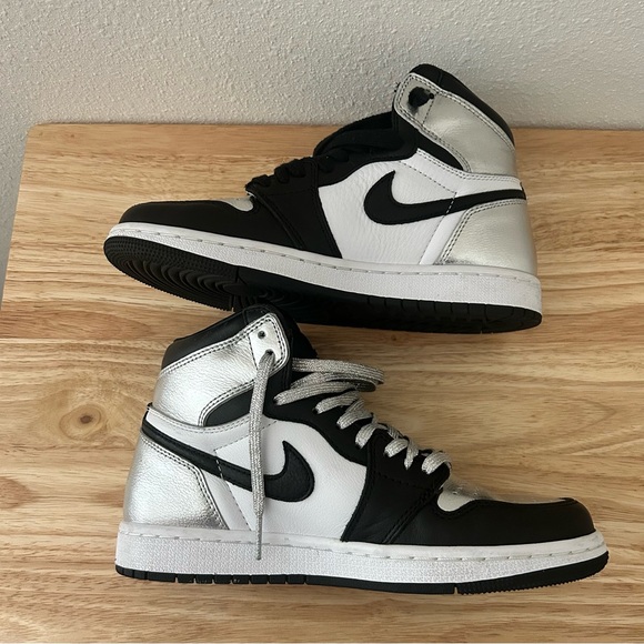 Nike Air Jordan 1 Retro High OG “Silver Toe” (Size 7) - Picture 5 of 10